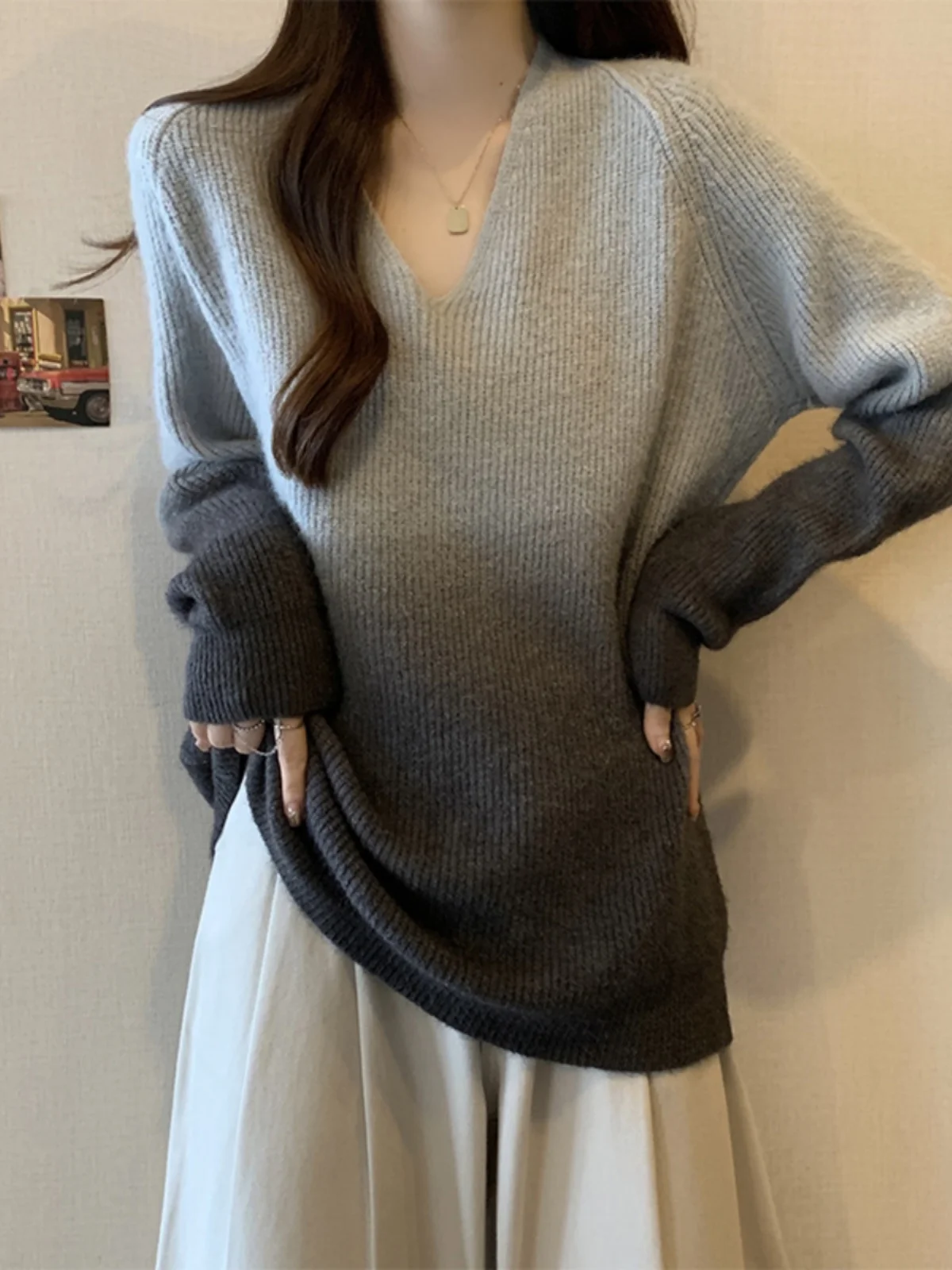 Свободный серый свитер с градиентом для женщин осенне-зимний трикотажный