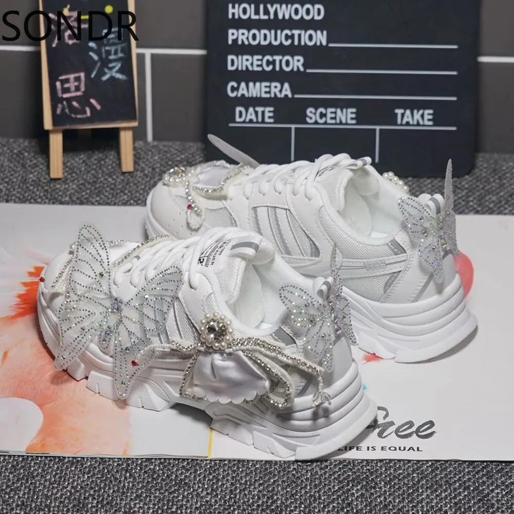 Женские кроссовки с круглым носком со шнуровкой искусственная кожа 3D бабочка
