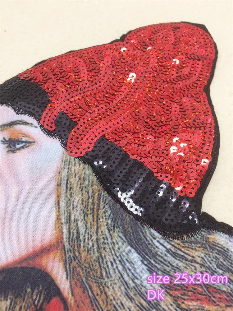 Большая вышитая нашивка с блестками