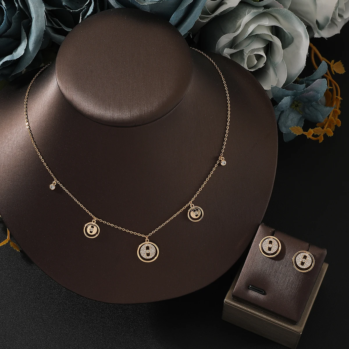 Женский модный стильный набор из колье и серег