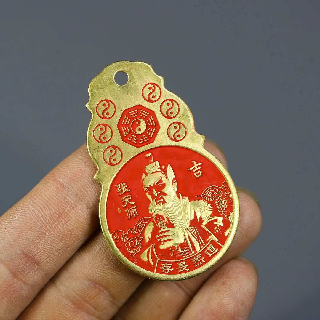 Маленькая подвеска из чистой меди защищает от зла и восемь тройных тыкв