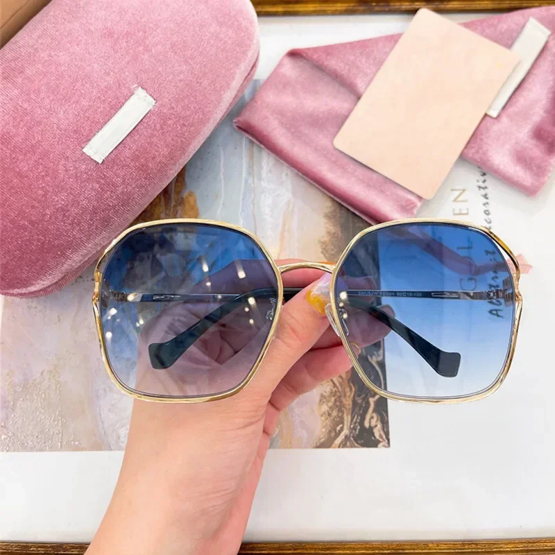 Женские солнцезащитные очки модные брендовые дизайнерские в титановой оправе