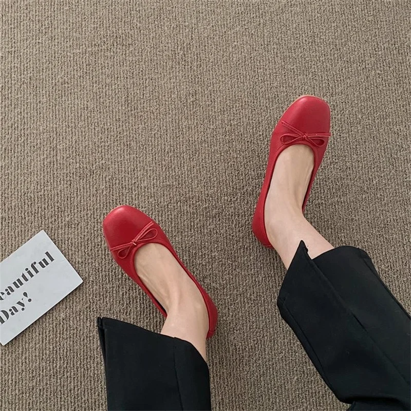 

Женские туфли с бантом, элегантные модные повседневные женские кроссовки с закрытым носком, на плоской подошве, с квадратным носком и бабоч...