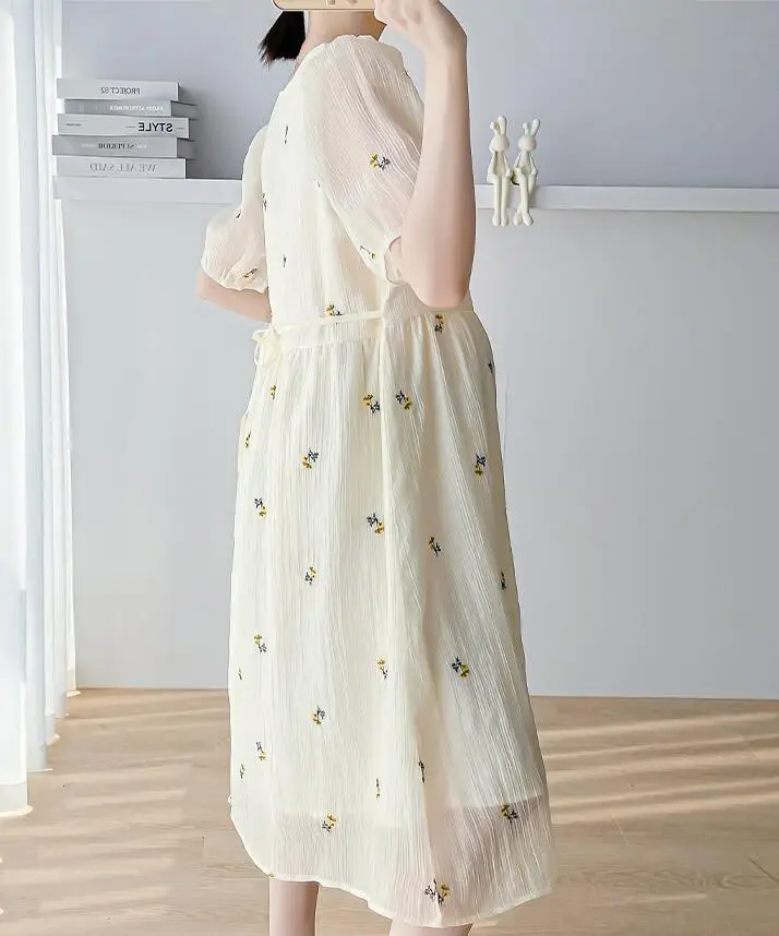 w ciąży Letnia moda Słodka haftowana sukienka z dekoltem szpic Puff Sleeve V-Neck Kwiatowa plisowana Ciążowe sukienki wakacyjne