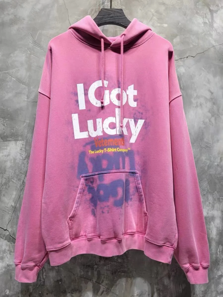 

Oversized 2023FW Pink Lucky Hoodie Men Women 1:1 Red Vetements Logo Hoody Vintage Pullovers Wash VTM Long Sleeve Sweatshirts