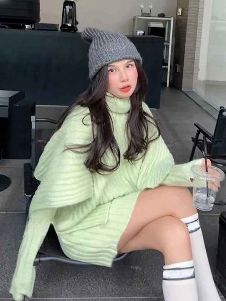 Женский трикотажный свитер с длинным рукавом и круглым вырезом