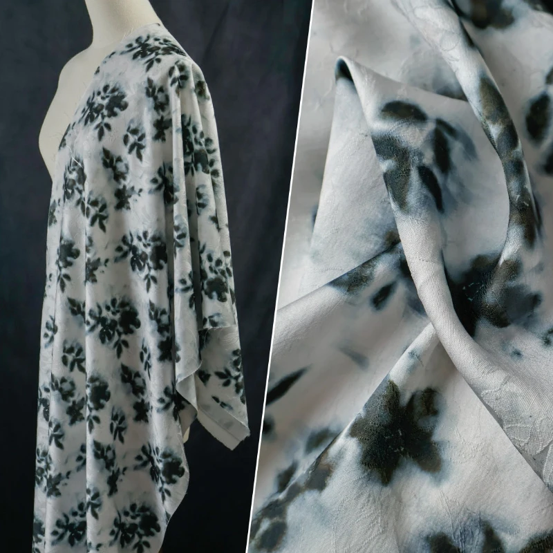 Мягкое двухцветное черное серое песочное желтое чернильное платье с темным