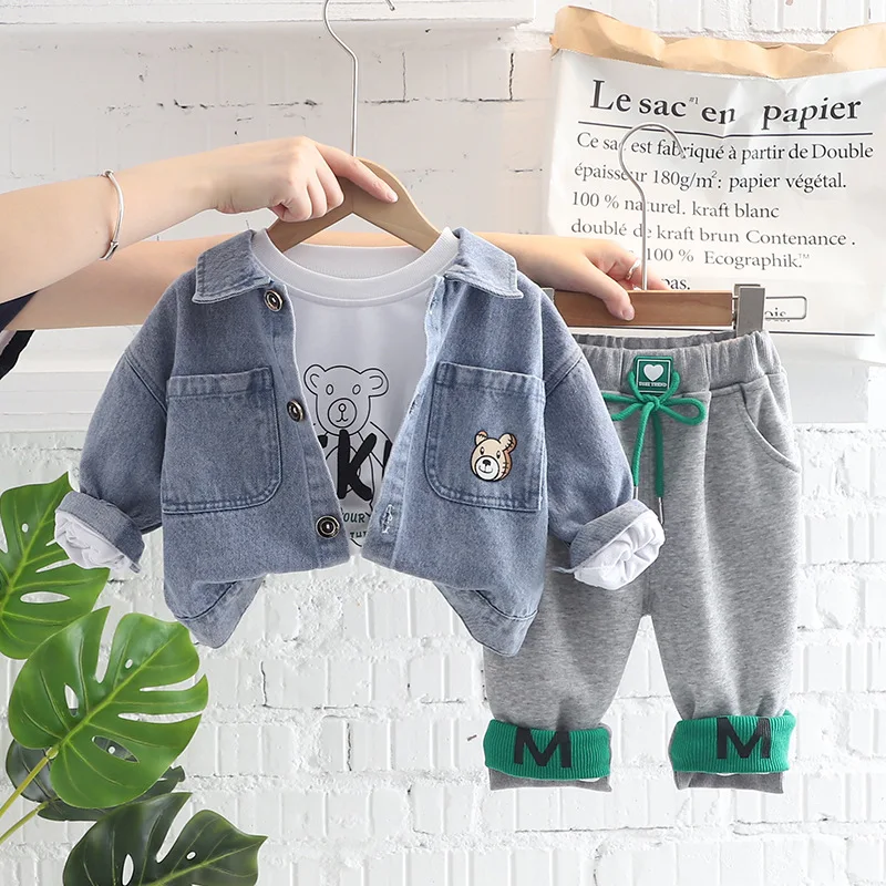 

2022 Autumn Korean Little Boy 3PCS Clothes Set Cartoon Bear Denim Jacket Long Sleeve T-shirt Sweatpants Infant Boy Suit Outfit