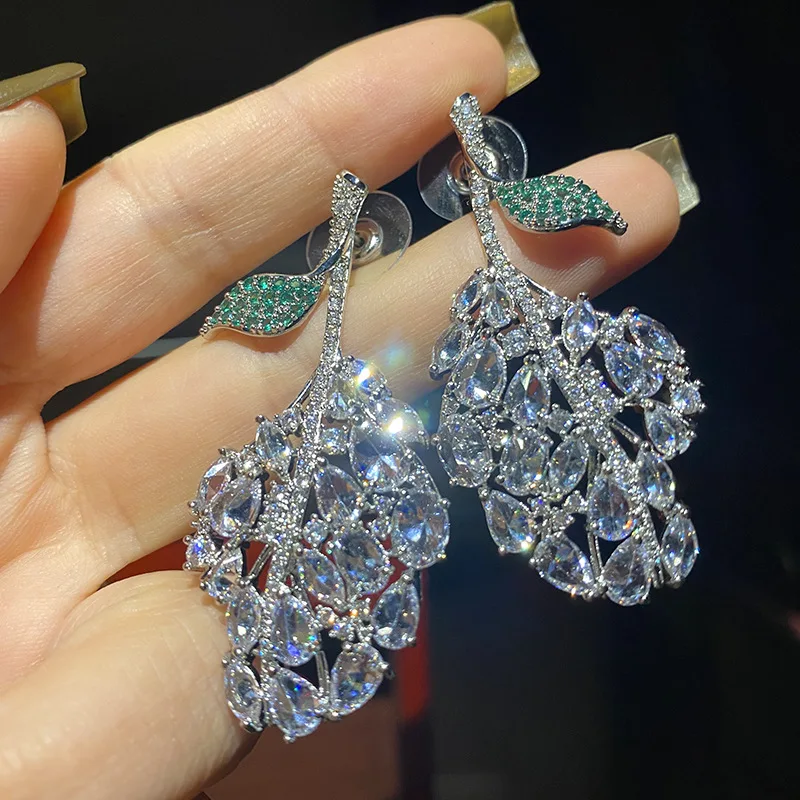 

2023 Super Sparkling Leaf Earrings Atmosphere Elegant Fairy Evening Dress S925 Silver Needle Green Leaf Flower Earrings