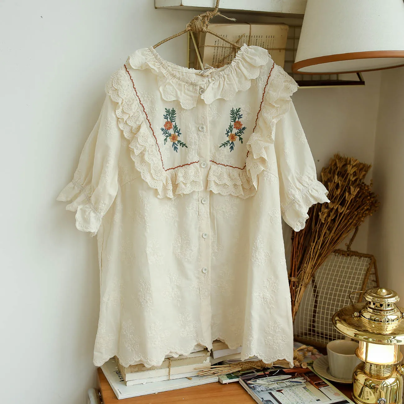 

100% Cotton Girl Vintage Sweet Floral Embroidery Lace Blouse Teenager Summer Retro Cute Lolita Ruffled Collar Puff Sleeve Blouse