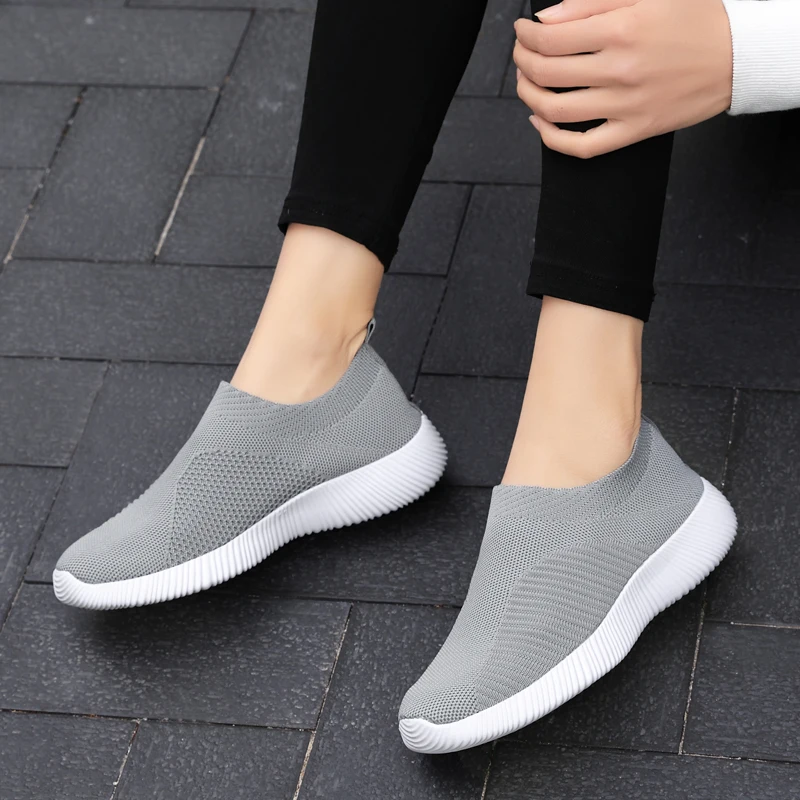 Women's Sports Shoes Lightweight Breathable Mesh Flying Woven Running Shoes Large Size