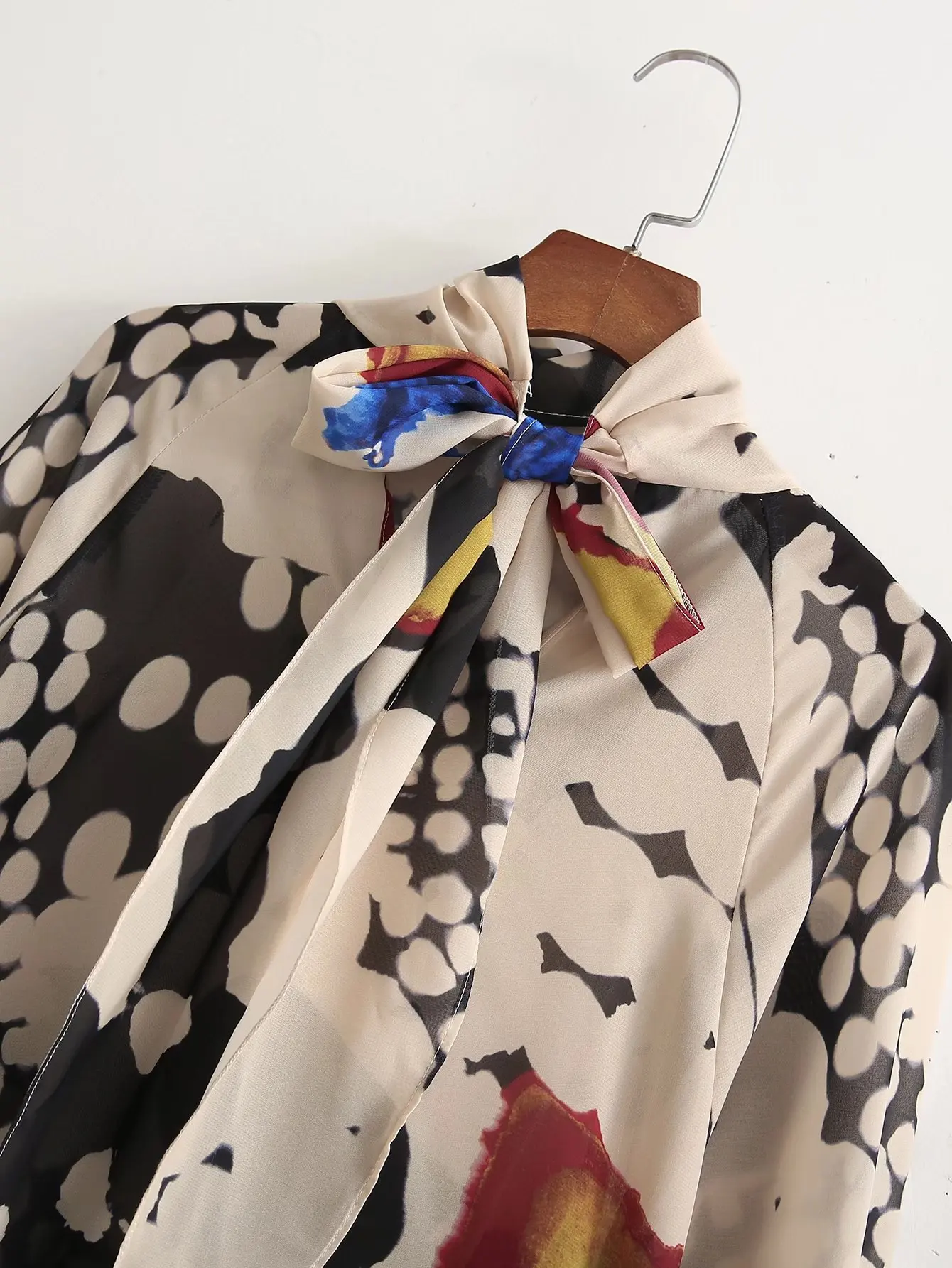 Zevity Женские винтажные шифоновые блузки контрастных цветов с принтом граффити