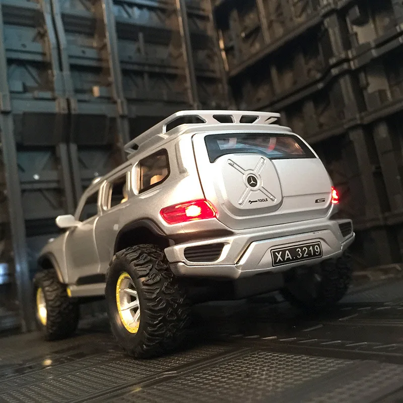 1：32 benz ener G force Simulated Benz alloy new energy suv model sound and light can open the metal toy gift