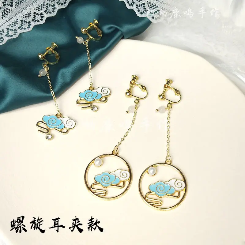 Женские серьги-гвоздики из сплава серебристого цвета |