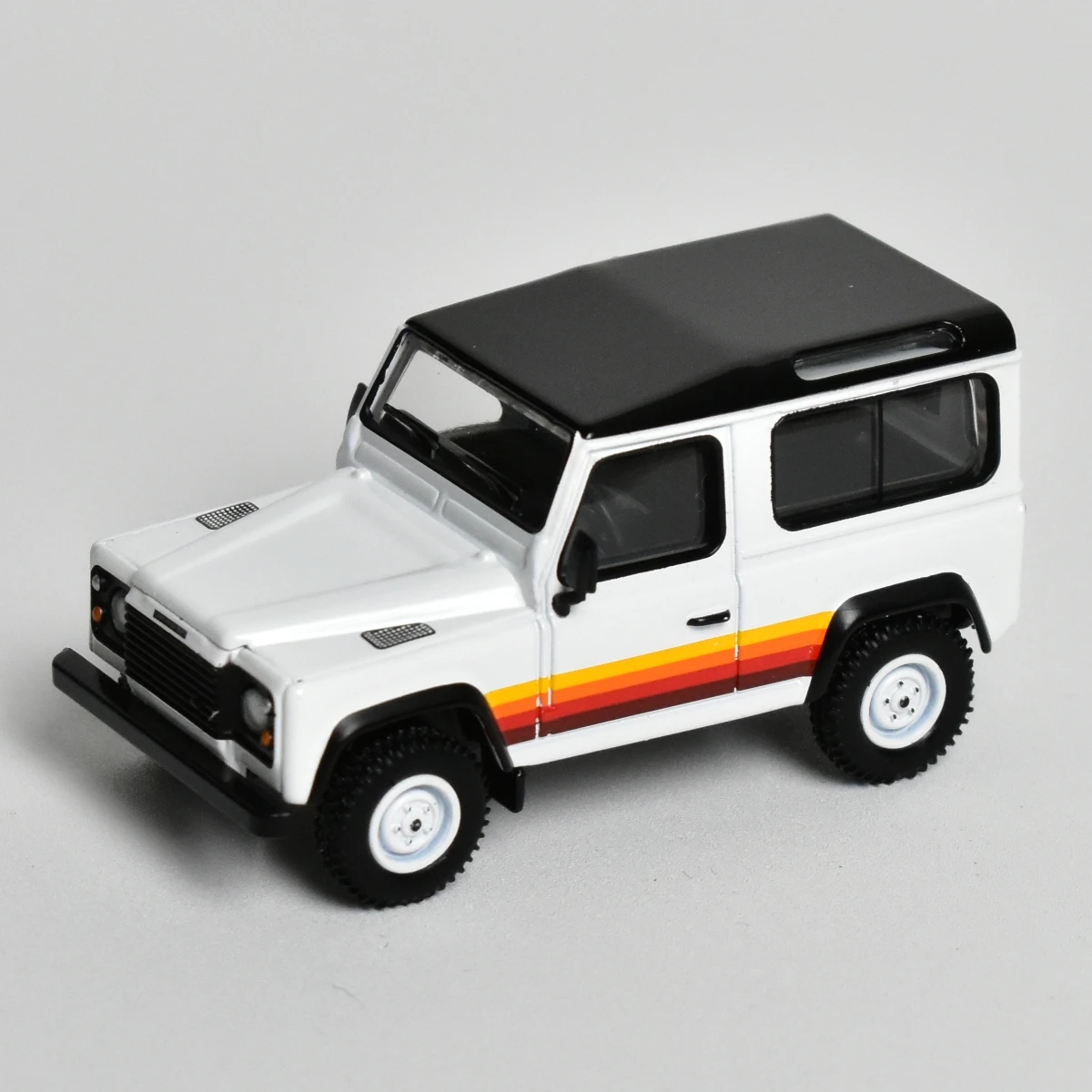 

Модель автомобиля под давлением из сплава 378 Land Rover Defender 90 Wagon 1:64