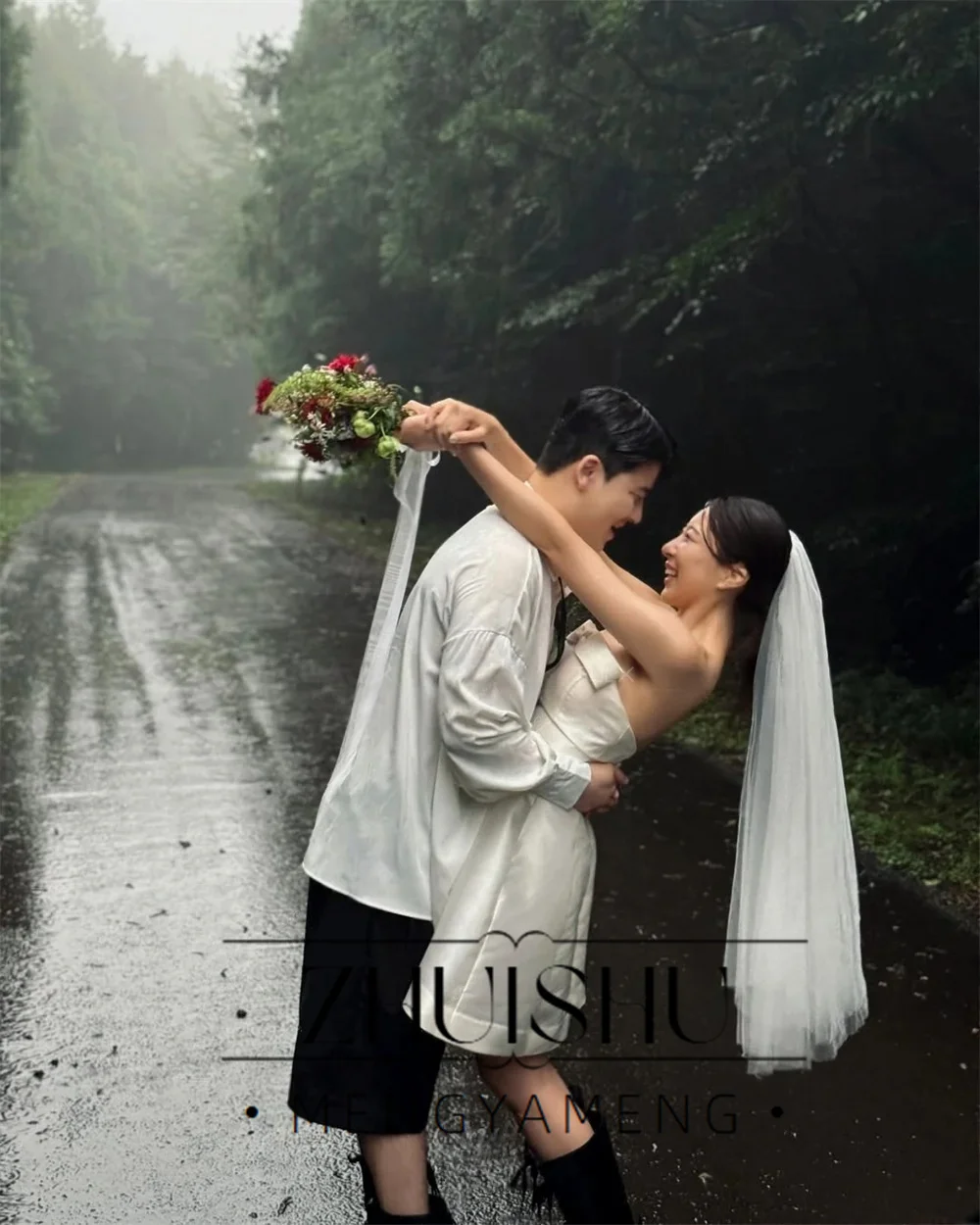 Фото Свадебное платье ZHUISHU Mini из атласа цвета слоновой кости, корейский стиль, для фотосессии, без бретелек, с бантом, А-силуэт, короткое, с корсетом, на заказ. №4