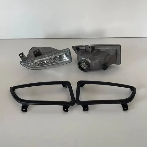 Пара противотуманных фар для Mazda Demio 2002-2007 D35051680 D35051690 DY3R DY3W DY5R DY5W