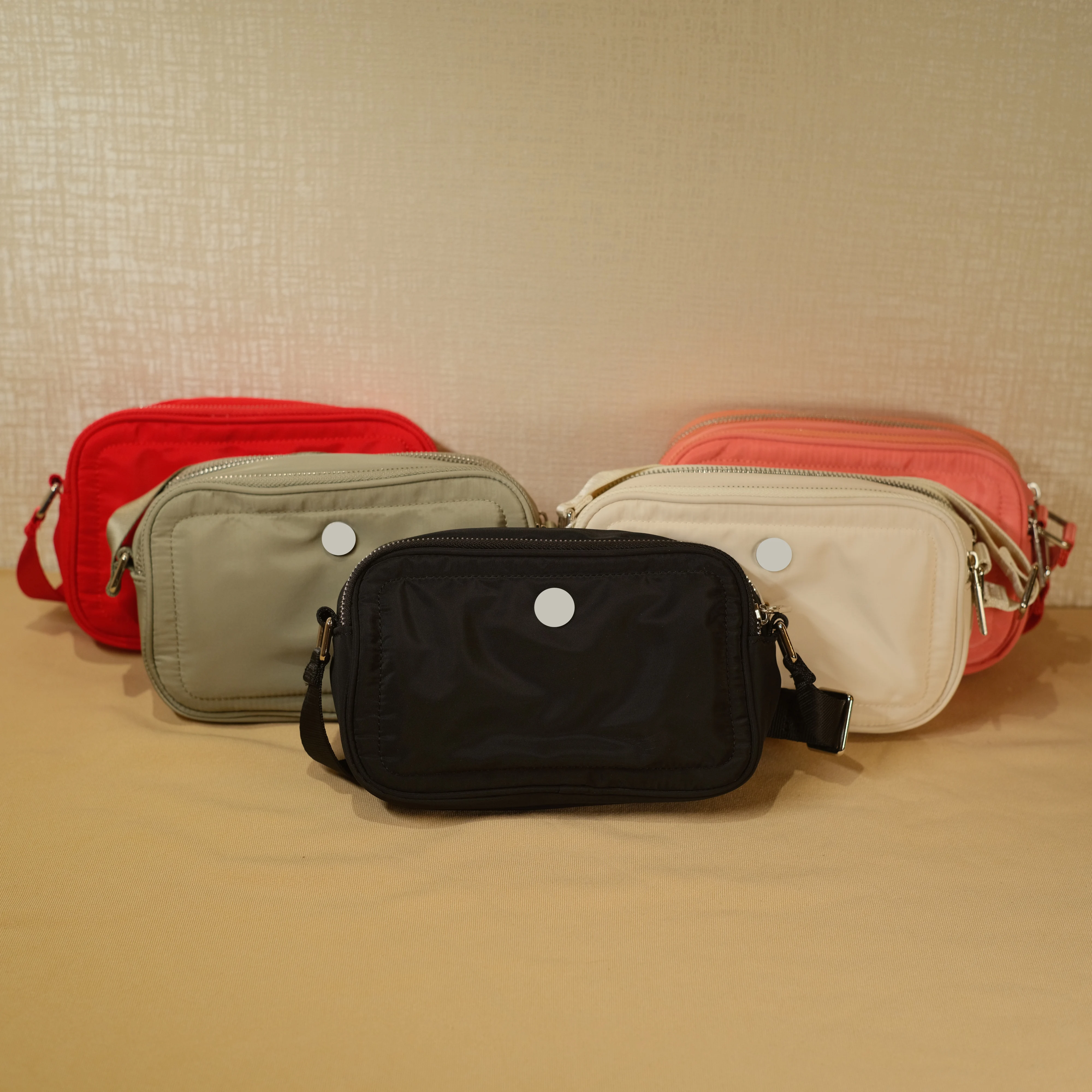 NWT Luluwomen Crossbody Camera Bag 2L Unisex Sports Fitness Bag Designed for On the Move Two Zippered Crossbody Bag Shoulder Bag