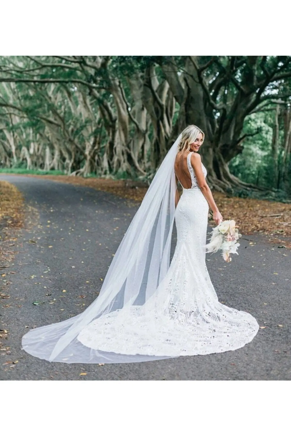 

2022 new Off White Long Bridal Veil 3 Metre 1. Quality Tulle Cathedral Bridal Veil Scalloped Nun Bridal Veil Wedding Veil Wedding Marriage