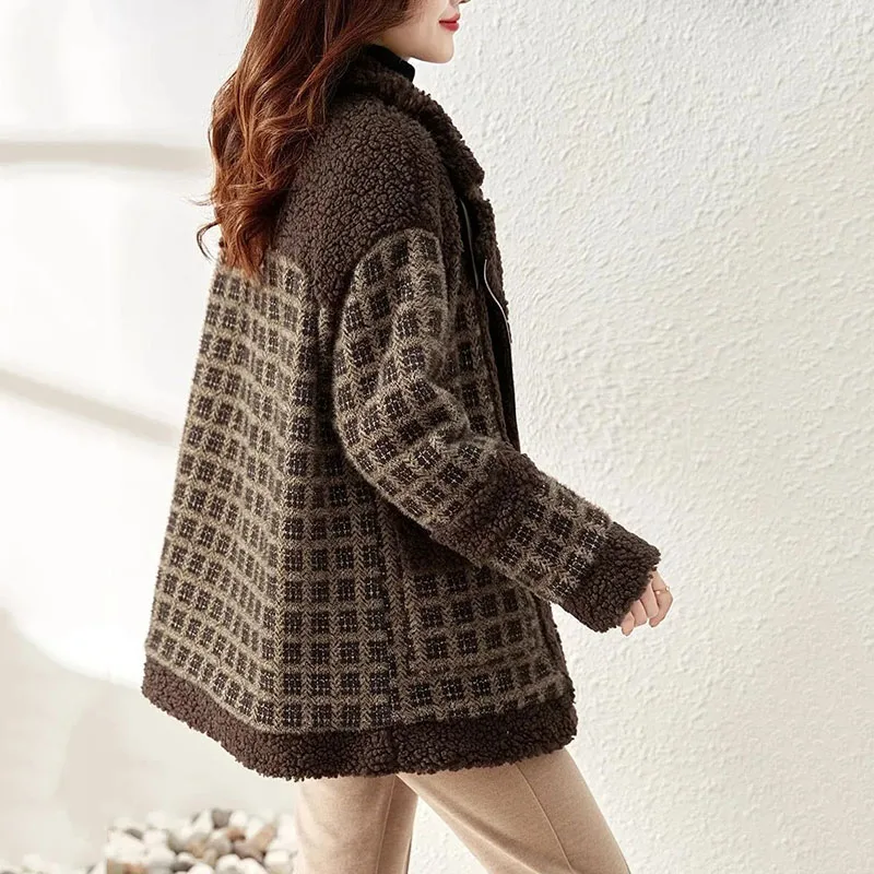 Женская шерстяная куртка с отложным воротником