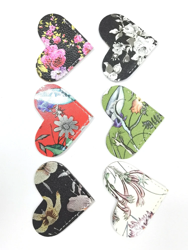 

Heart-shape Corner Bookmarks PU Leather Elegant Floral Bookmarks Beautiful Bookmarks Student Teacher Stationery