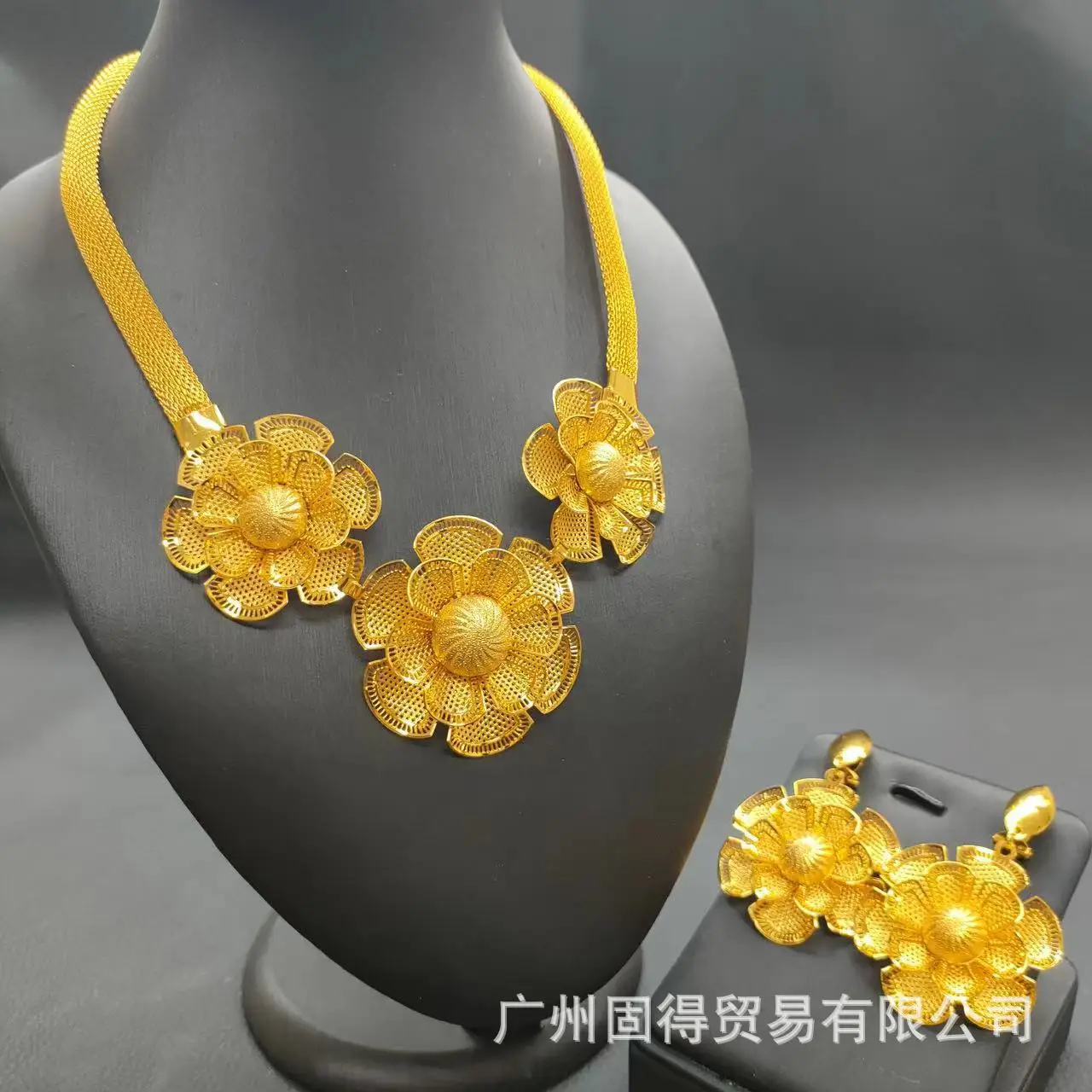 

Dubai 24k gold-plated three-dimensional flower jewelry two-piece set India Nigeria necklace earrings jewelry set