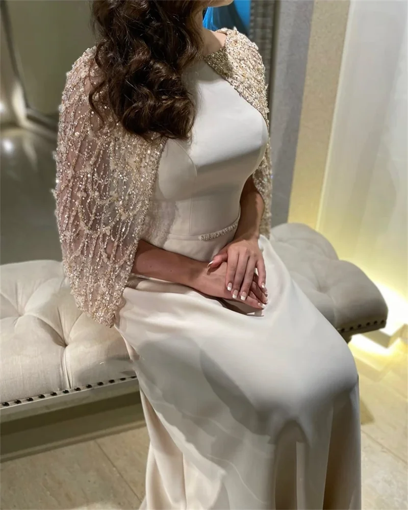 Атласное вечернее платье с глубоким вырезом и юбкой-годе цвет в ассортименте