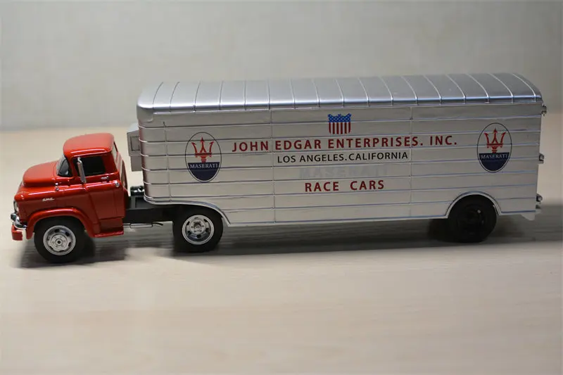 Фото Металлическая модель автомобиля Schuco 1:43 GMC Maserati Transporter №1