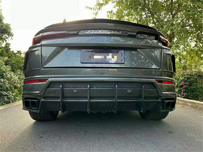 Комплект заднего диффузора из углеродного волокна в стиле Т. Используется для