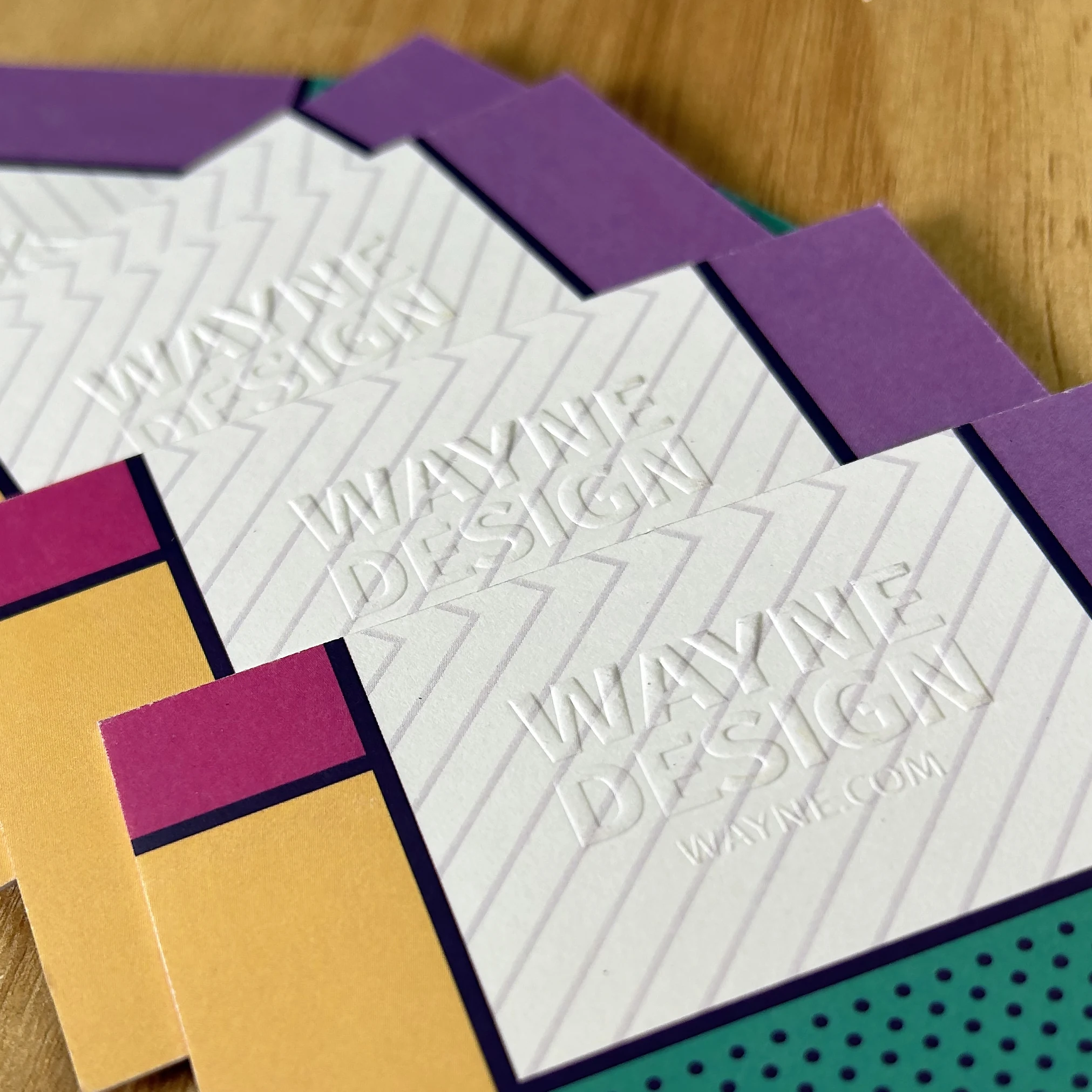 Визитная карточка с тиснением на толстой бумаге цветная визитная логотипом