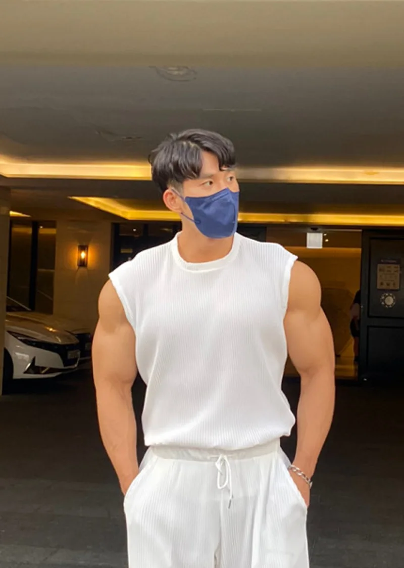 

Майка мужская Трикотажная для фитнеса, приталенная спортивная одежда в Вертикальную Полоску, дышащая тренировочная, без рукавов, лето