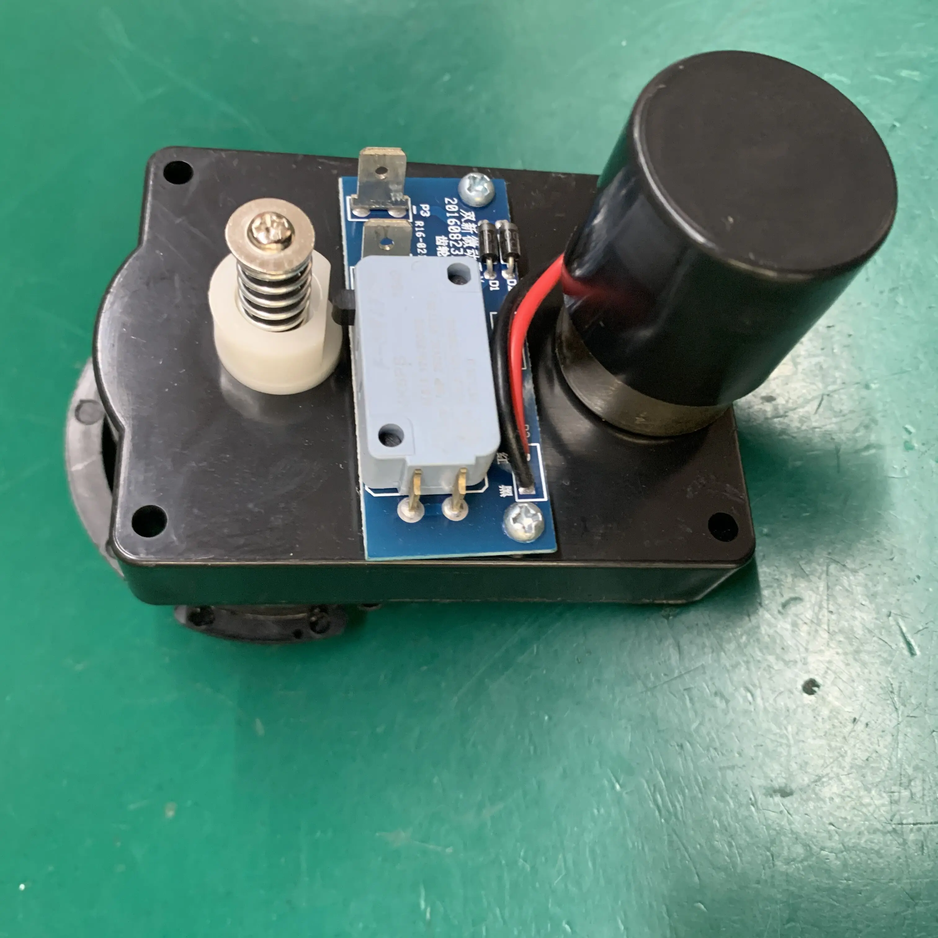 

Двигатель для торгового автомата