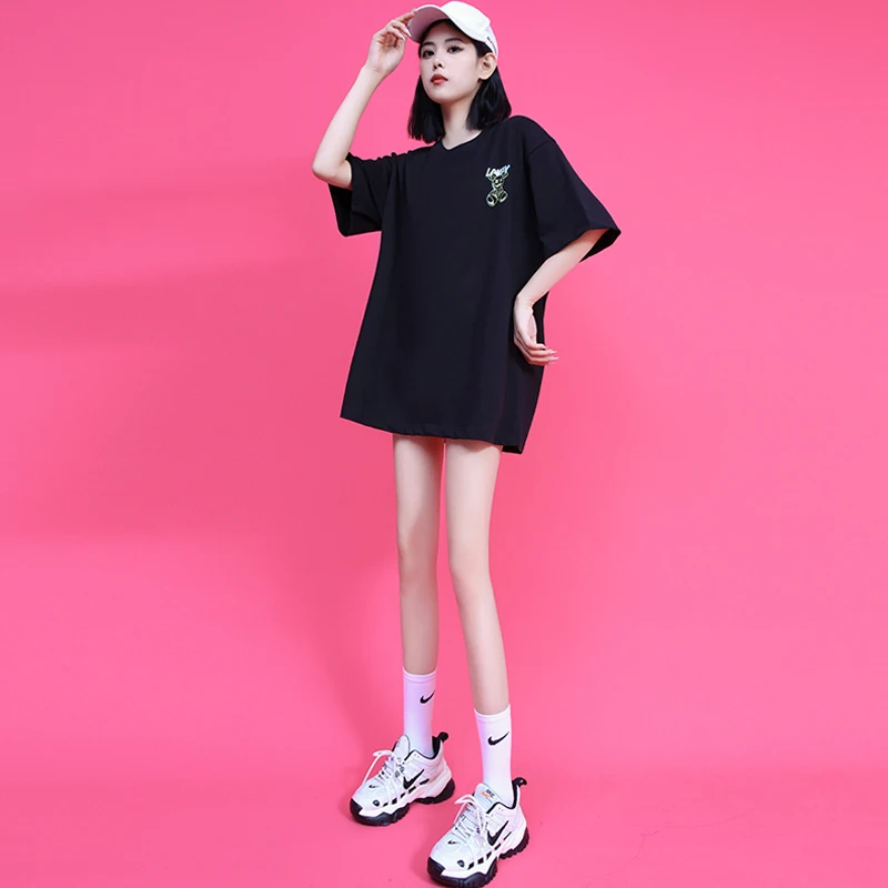 Женская свободная футболка с коротким рукавом круглым вырезом и