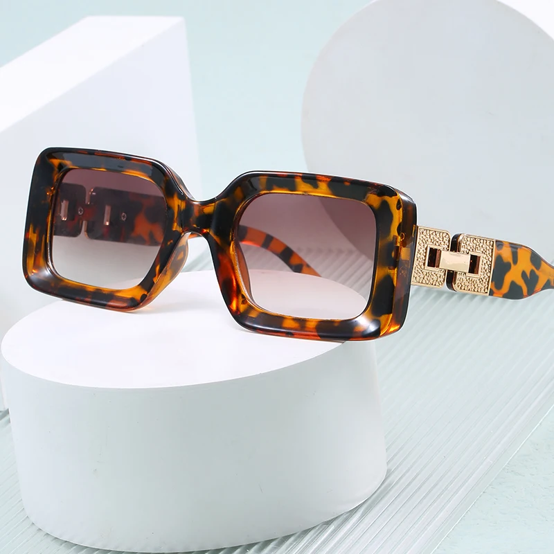 Солнцезащитные очки унисекс в прямоугольной оправе UV400