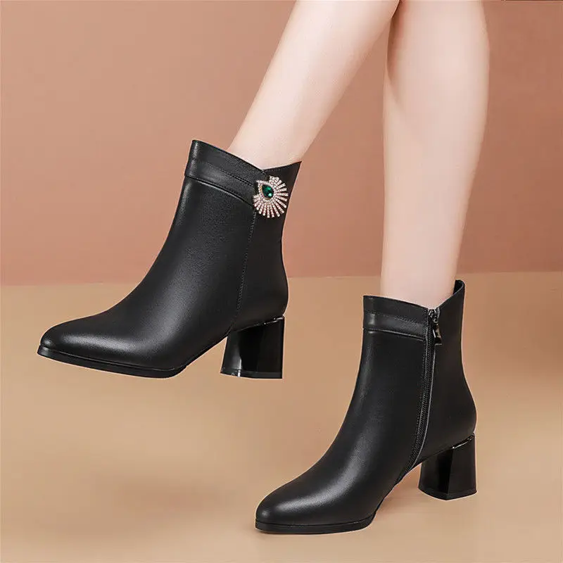 

Ботинки женские зимние из натуральной кожи, на толстом каблуке, без застежки