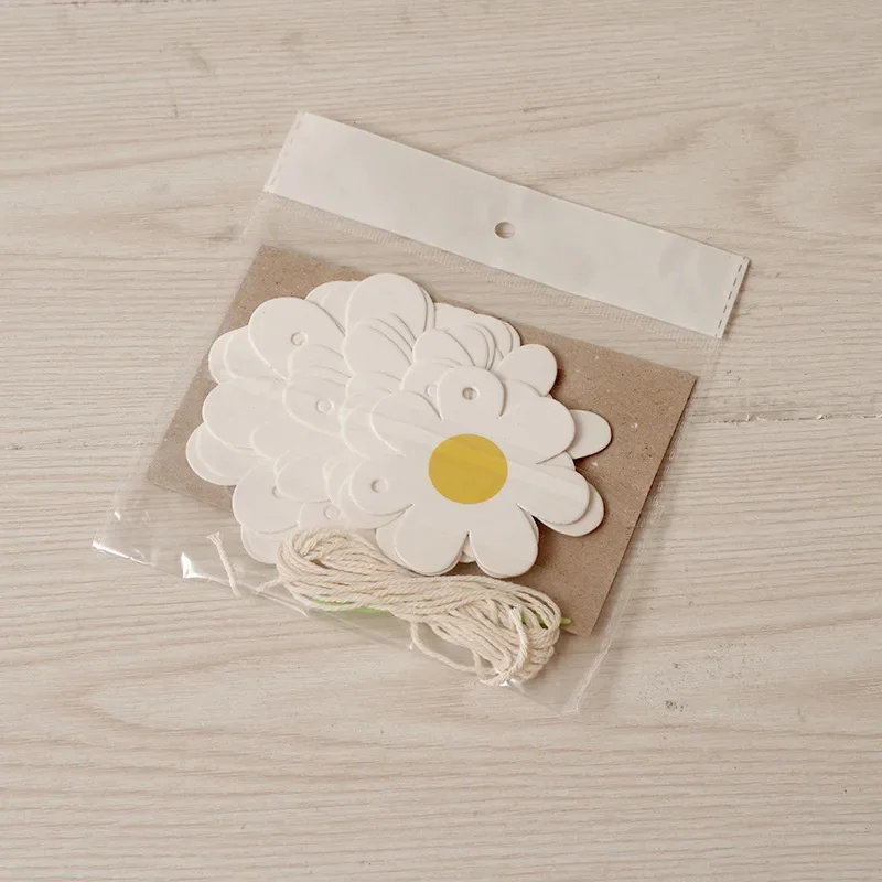 

Бумажная цветочная гирлянда «Маргаритка»