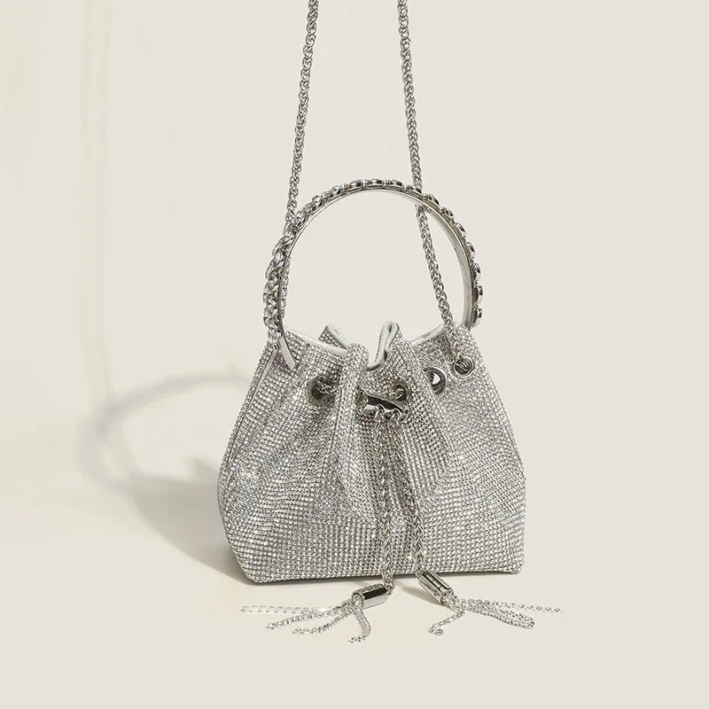 

Женский дизайнерский клатч с цепочкой и металлическим кольцом, блестящий кошелек-ведро с кристаллами и кисточкой, вечерний клатч для невес...