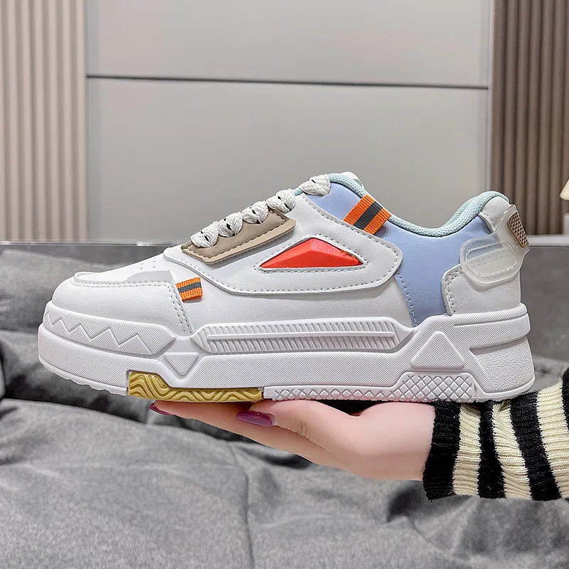 Рисунок 2 - Кроссовки женские кожаные на плоской подошве