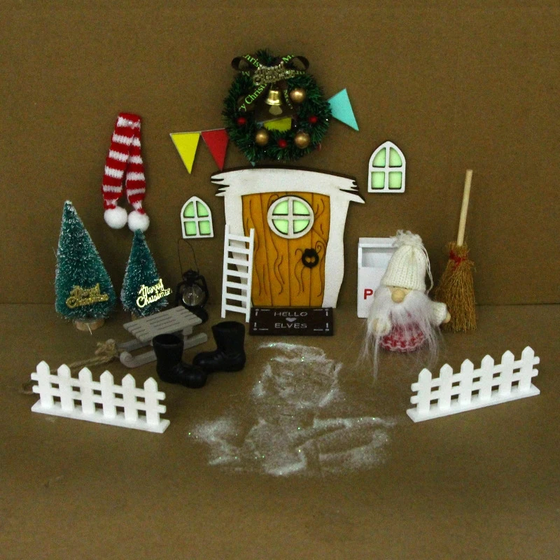 

Рождественский Декор для двери эльфа для кукольного домика, поддесветильник световая гирлянда, шляпа, венок, подарочные коробки для мини-ел...