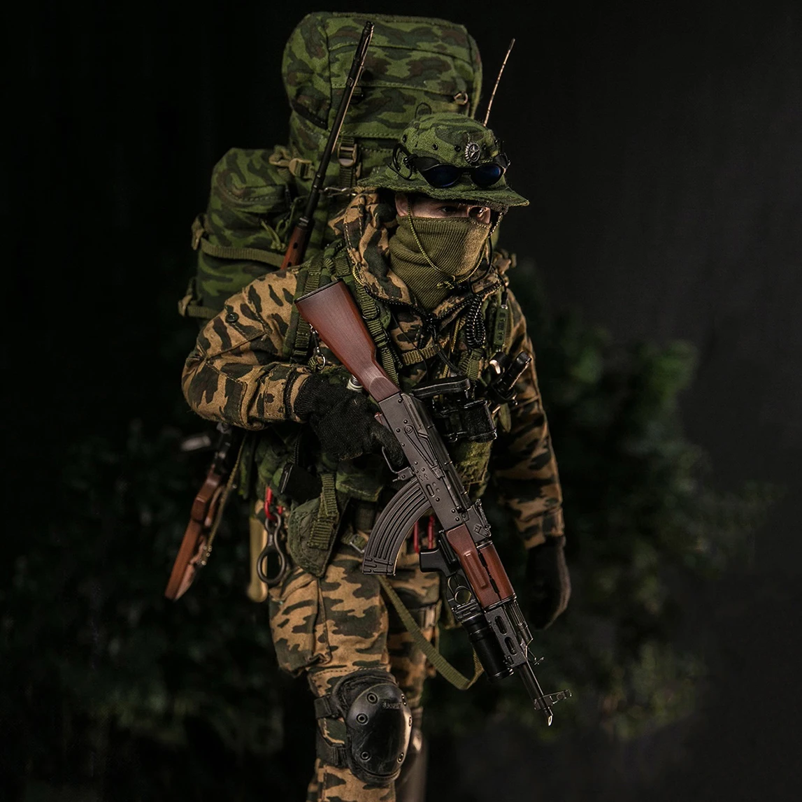 

DAMTOYS 78083 1/6 Armed Forces of the Russian Federation MOTORIZED RIFLE BRIGADE MOUNTAIN Male Soldier Action Figure IN STOCK