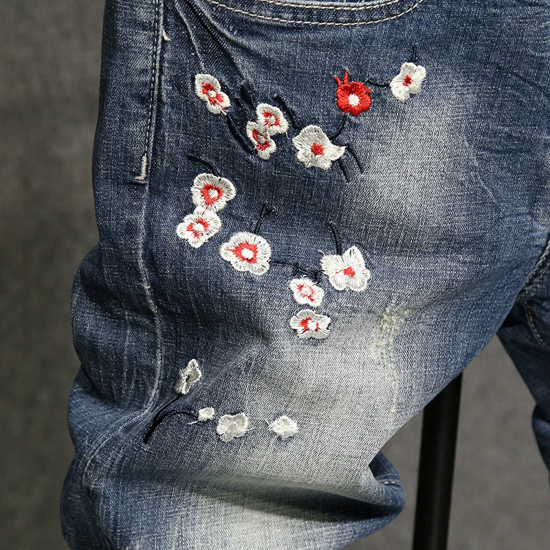 Рисунок 4 - Шорты мужские джинсовые с аппликацией