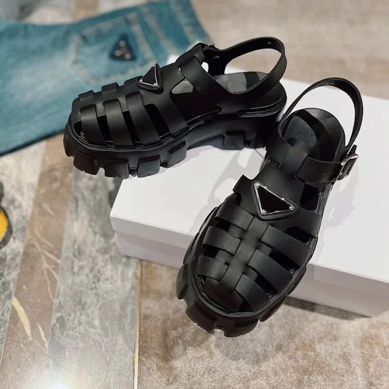 

2022 Summer New Fashion Top Quality Female Men Luxury Sneaker Slippers Fashion Home Designer Shoes Women Outdoor Beach Sandal