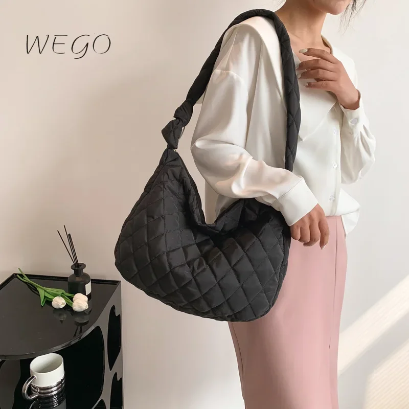 

2023 New Shoulder Bag Women's Cloud Lingge Casual Personality Large Capacity Cotton Crossbody Commuter Bag