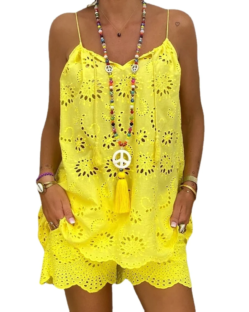 

2022 Summer Fashion Sexy Solid Color Casual Chic V-Neck Eyelet Embroidery Tassel Top and Shorts Two Piece Set Women Suit