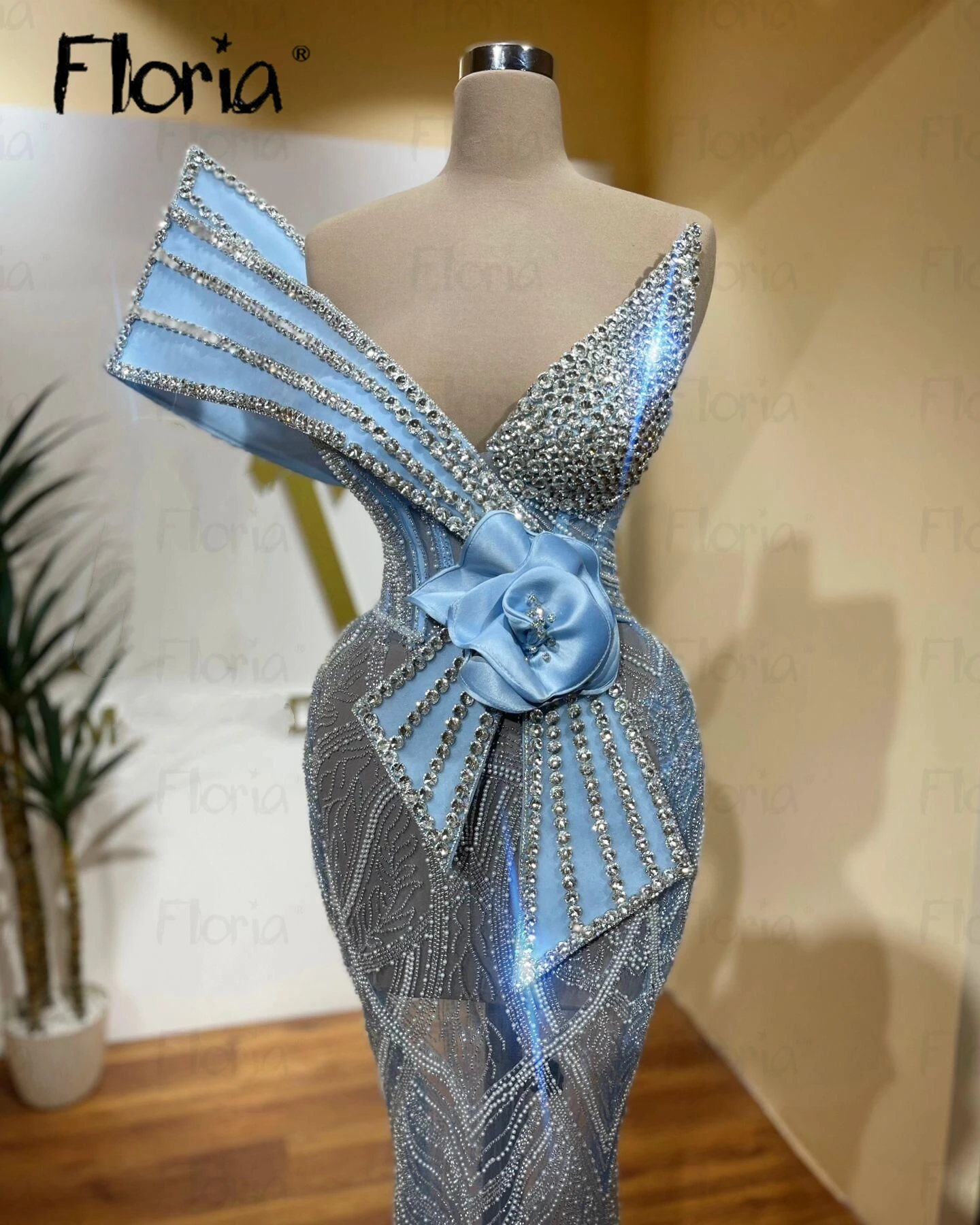 Женские вечерние платья с синими кристаллами роскошные прозрачные вырезом для