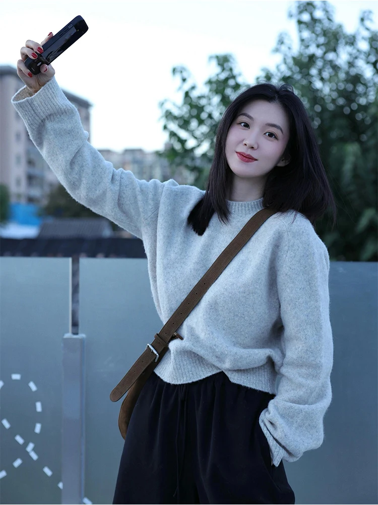 High-Grade Soft Glutinous Pullover round Neck Raccoon Velvet Sweater Women Autumn and Winter Loose Short Top Inner wear Knitt...