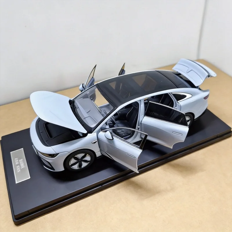Масштабная модель автомобиля Lantu Chasing Light Car VOYAH из сплава, 1:18, для коллекции (art.: 3920d8da8a8dc) - 3920d8da8a8dc