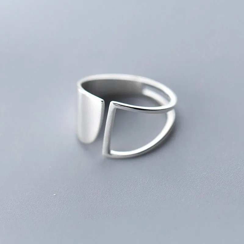 

Korean Version of Simple Geometric Glossy Openwork Ring, Fashionable Personality, Niche Design, Open and Versatile Index Finger