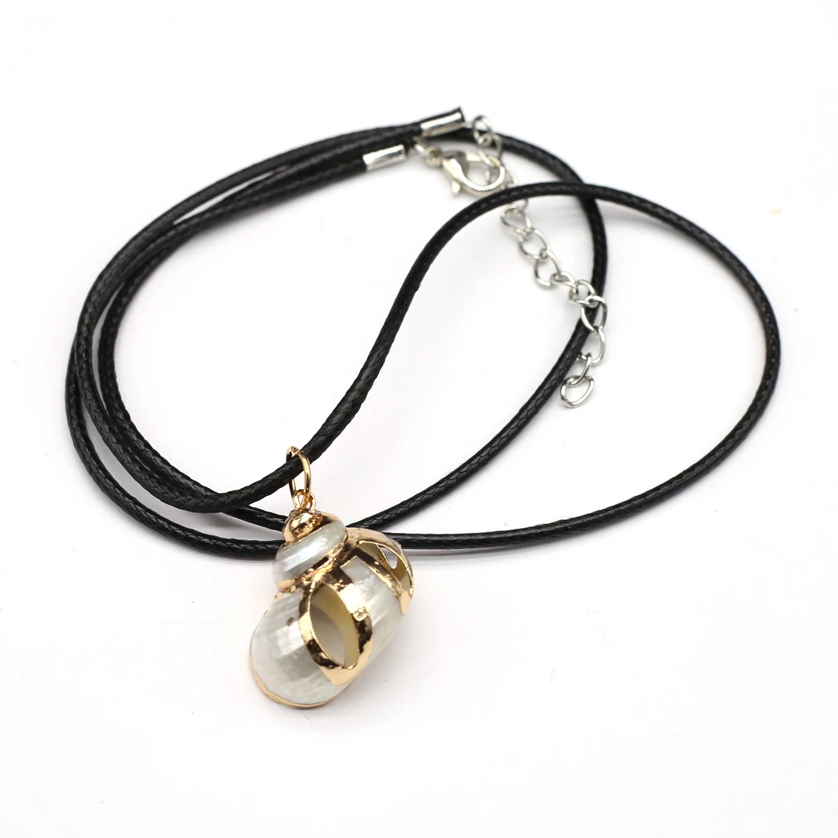 

Faceted Natural Shell White Conch Pendant with Leather Rope Chain Necklaces for Women's Men's Jewelry Accessories 18x35-20x40mm