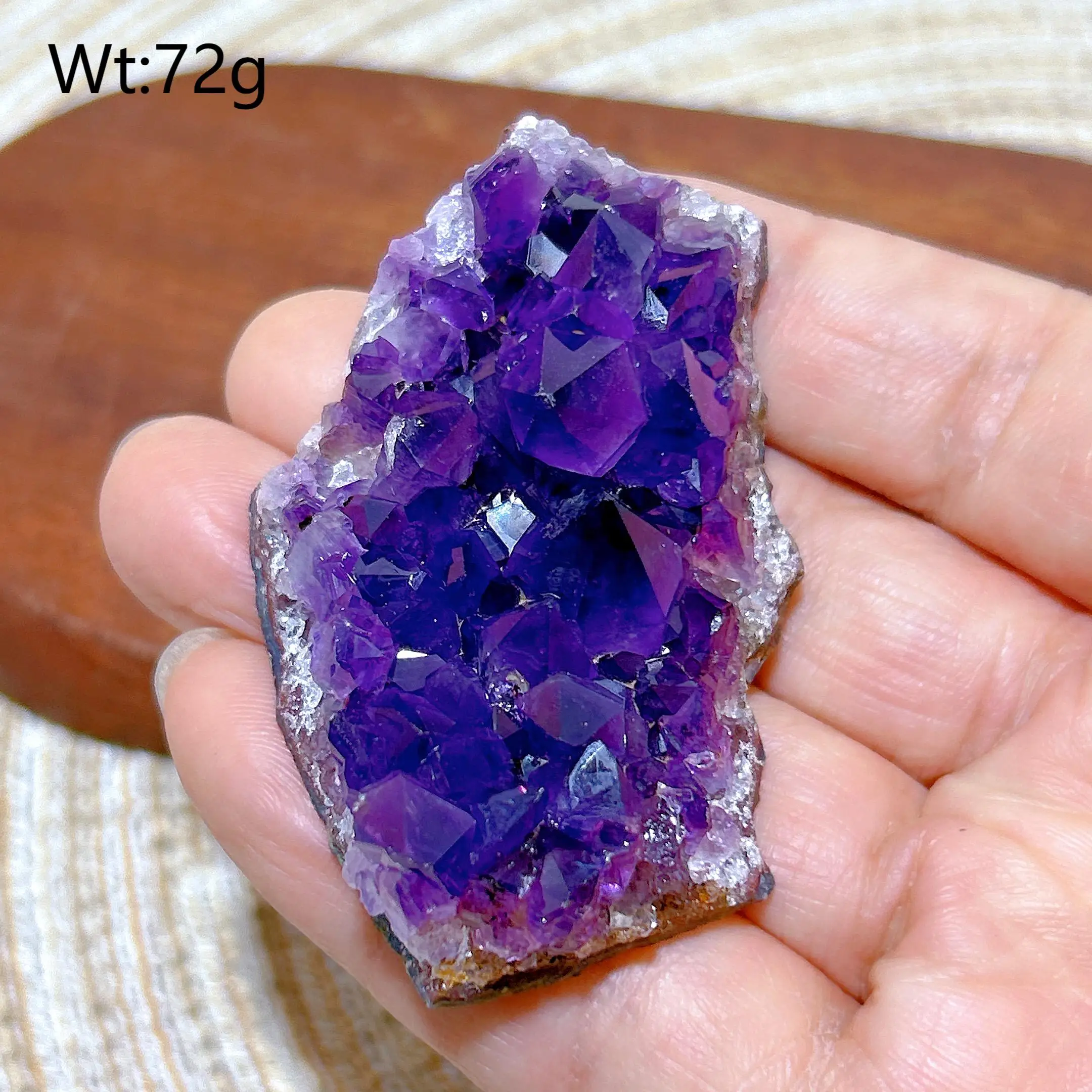 Необработанный аметистовый кристалл